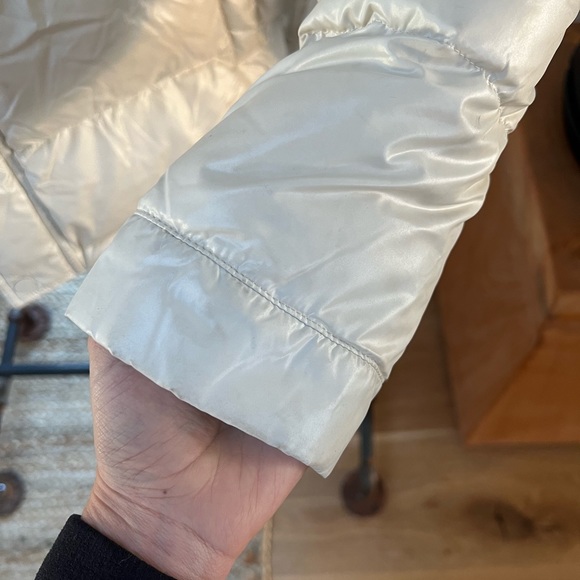 TNA Superpuff in Pearlescent White - Picture 10 of 13